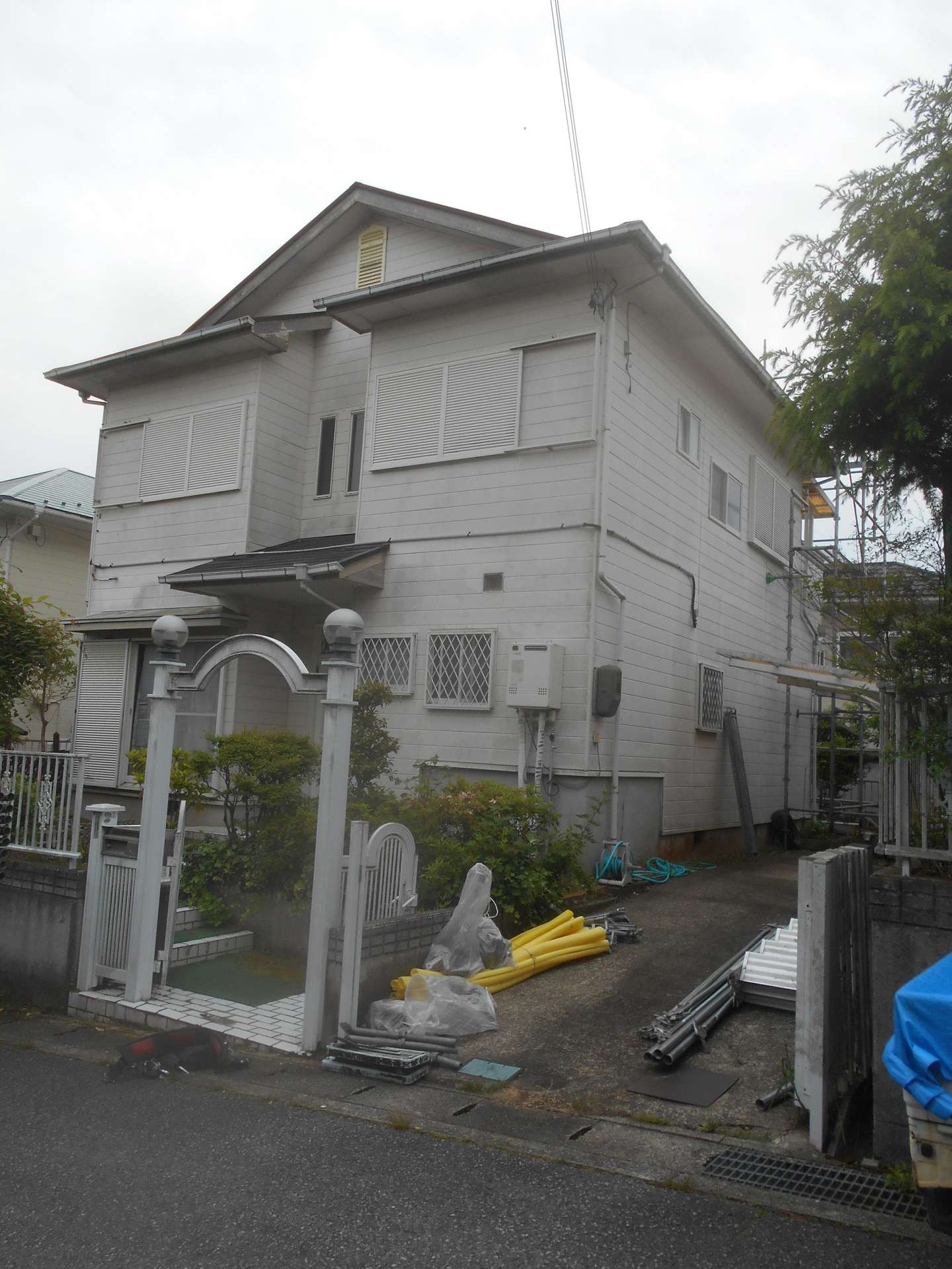 丹波篠山市内で外壁塗装屋根板金工事をしました。